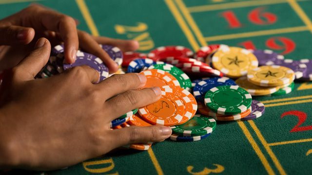 Jackpot Gems کھلاڑیوں کے لیے لائیو کیسینو سیکشن